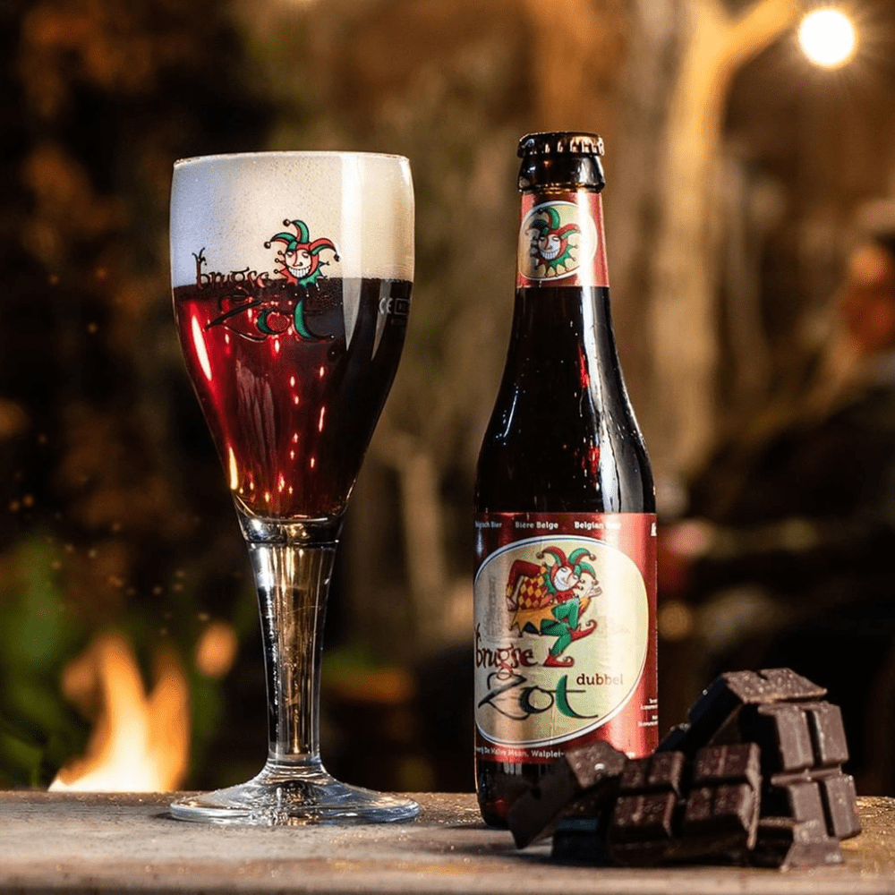 Burgse Zot Dubbel Bier inclusief glas en chocolade als decoratie.